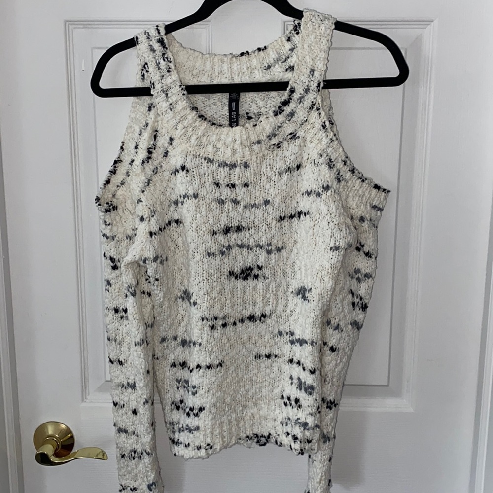 DESIGN LAB super soft cold shoulder sweater